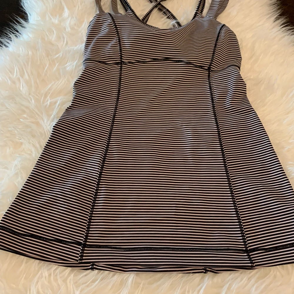 Lululemon Fun Navy/Cream colored tank